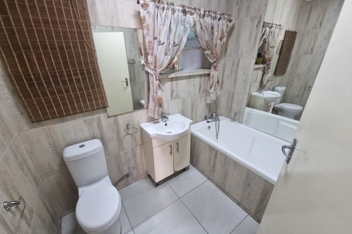 Excellent Buy on a Large Stand with big Flat – Evander - Photo 4