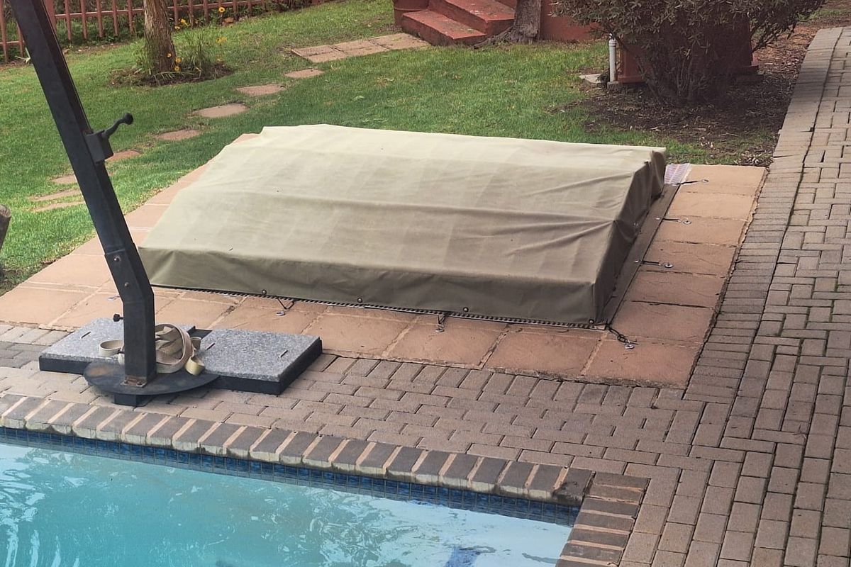 Huge property with a view. - Photo 3