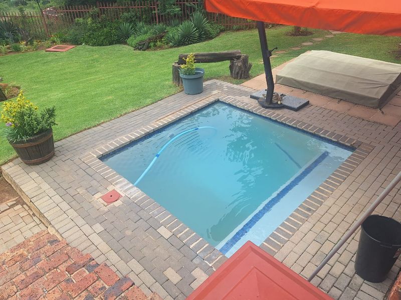 Huge property with a view. - Photo 2