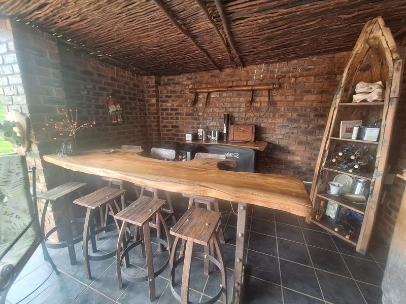 Huge property with a view. - Photo 9