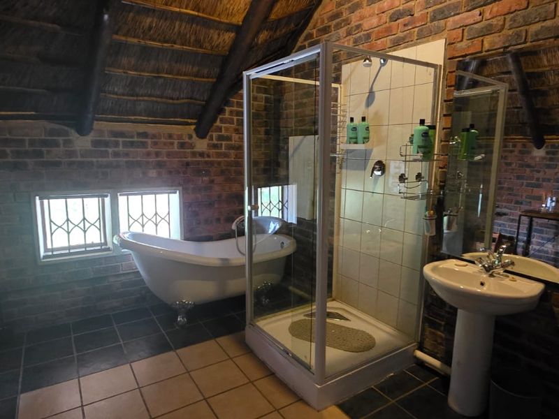 Huge property with a view. - Photo 10