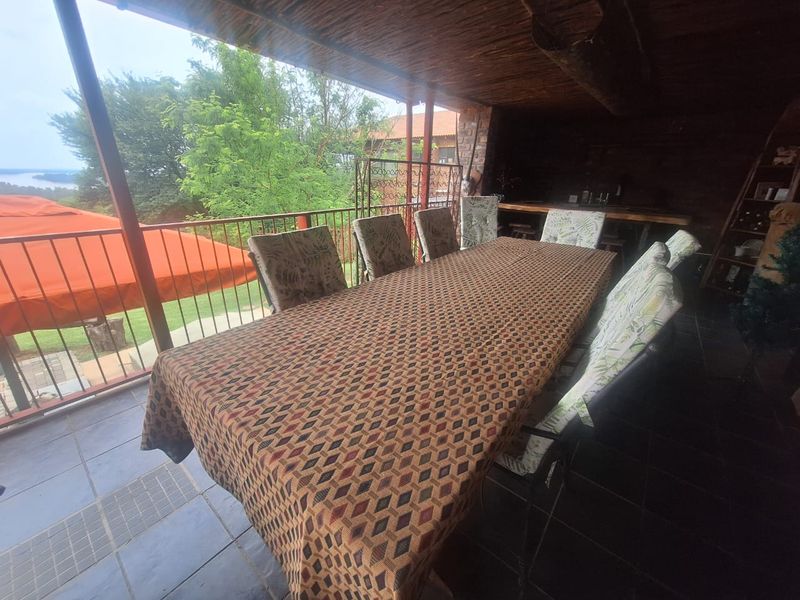 Huge property with a view. - Photo 8