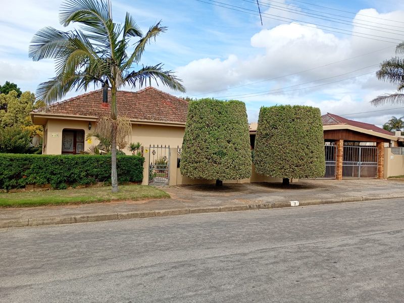 3 Bedroom House for sale in Bothasrus - Photo 2