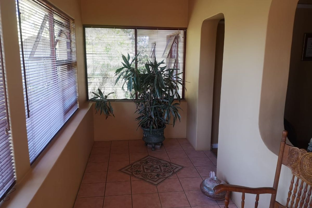 3 Bedroom House for sale in Bothasrus - Photo 4