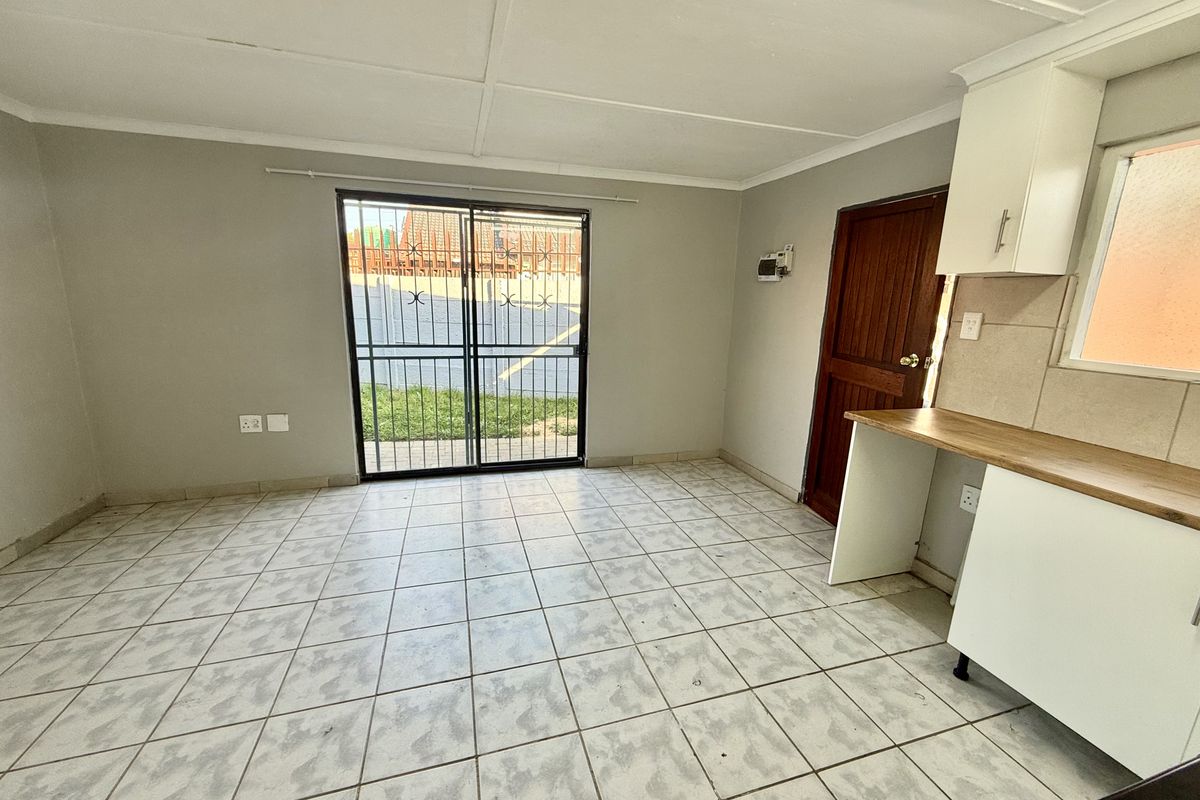 PETFRIENDLY 1 BEDROOM +SOLAR+WATER INCLUDED - Photo 4