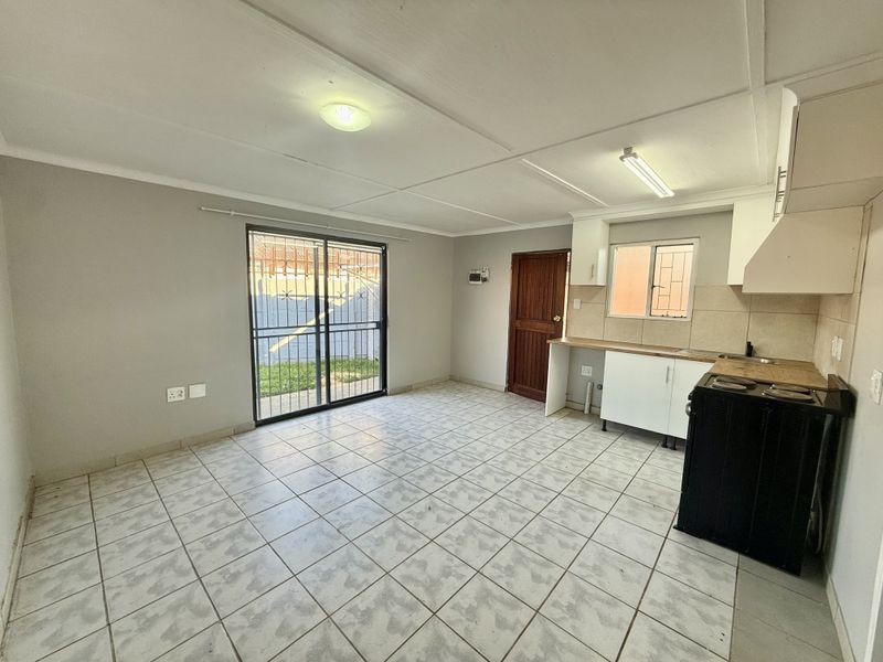 PETFRIENDLY 1 BEDROOM +SOLAR+WATER INCLUDED - Photo 3