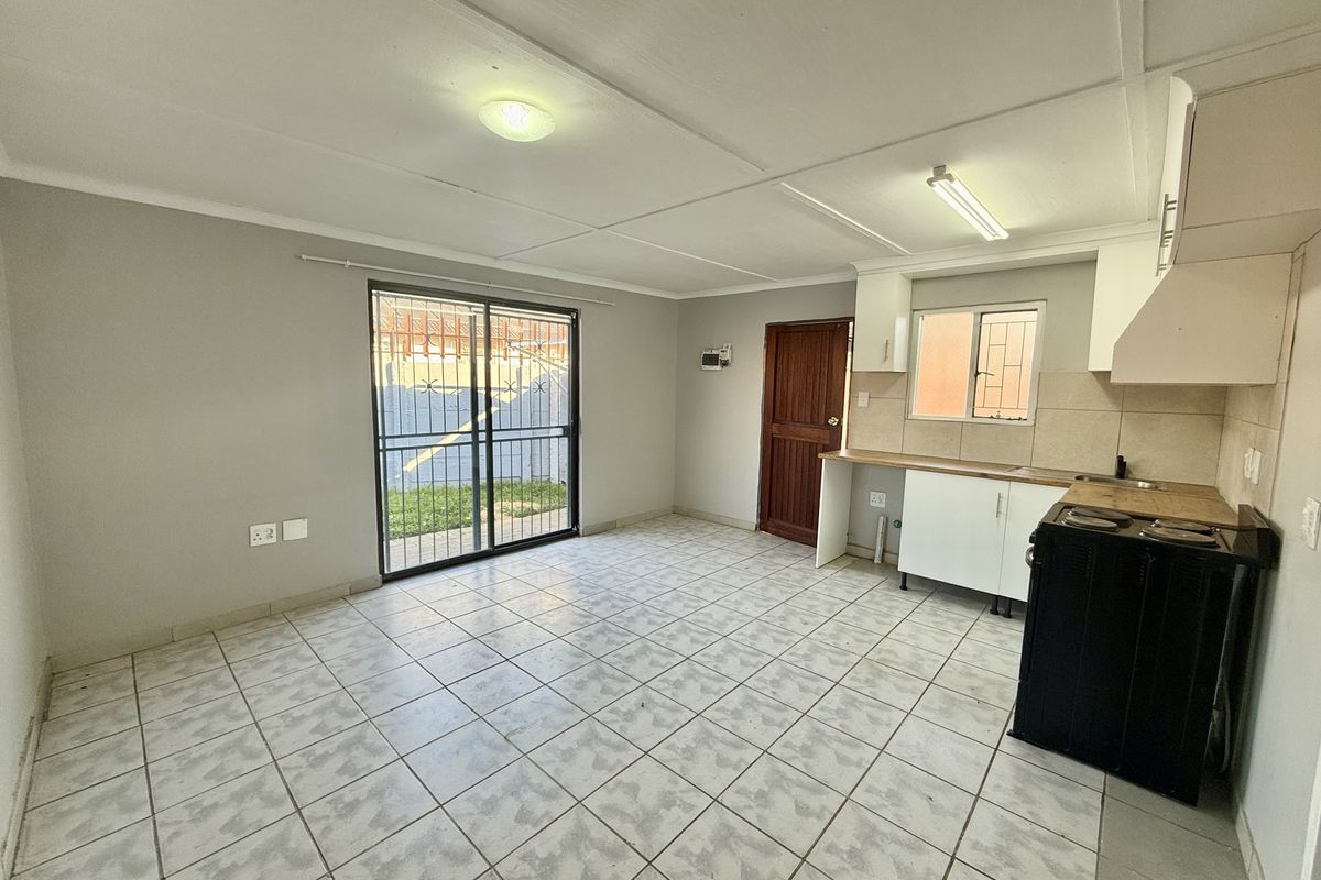 PETFRIENDLY 1 BEDROOM +SOLAR+WATER INCLUDED - Photo 3