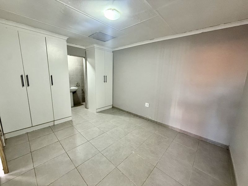 PETFRIENDLY 1 BEDROOM +SOLAR+WATER INCLUDED - Photo 5