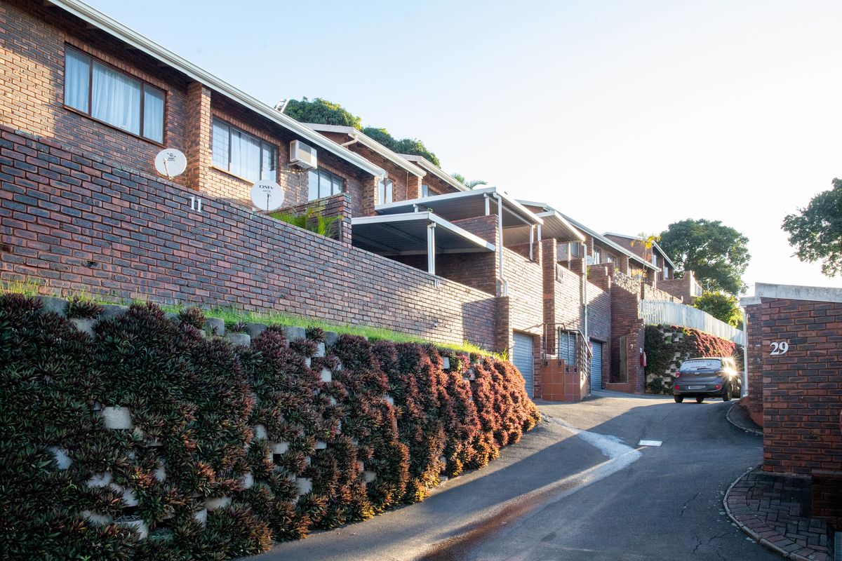 Pet Friendly Two Bedroom Duplex Morningside - Photo 2