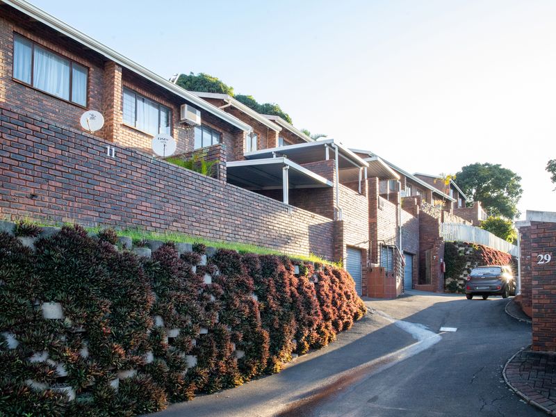 Pet Friendly Two Bedroom Duplex Morningside - Photo 2