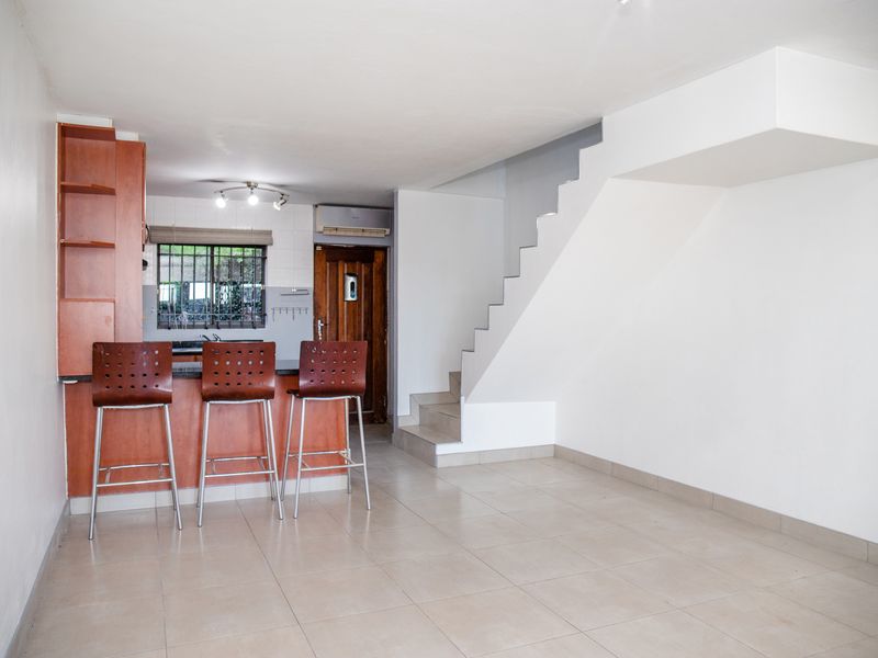 Pet Friendly Two Bedroom Duplex Morningside - Photo 8