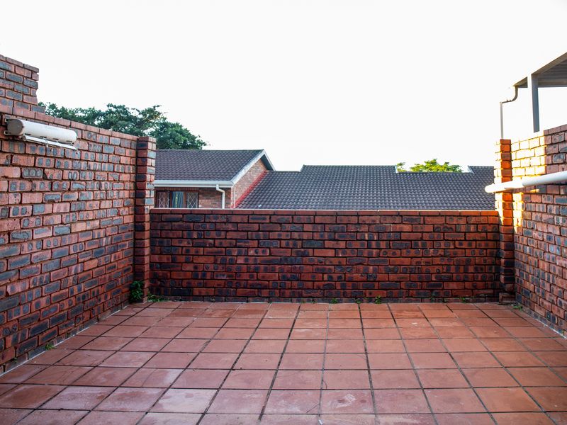 Pet Friendly Two Bedroom Duplex Morningside - Photo 6