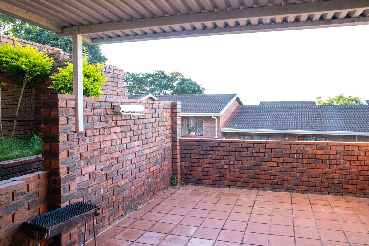 Pet Friendly Two Bedroom Duplex Morningside - Photo 4