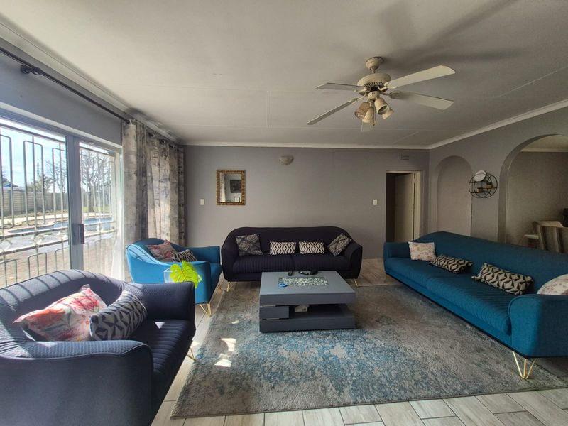 Four Bedrooms Family Home For  Sale In Evander! - Photo 6