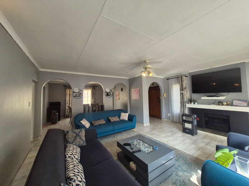 Four Bedrooms Family Home For  Sale In Evander! - Photo 5