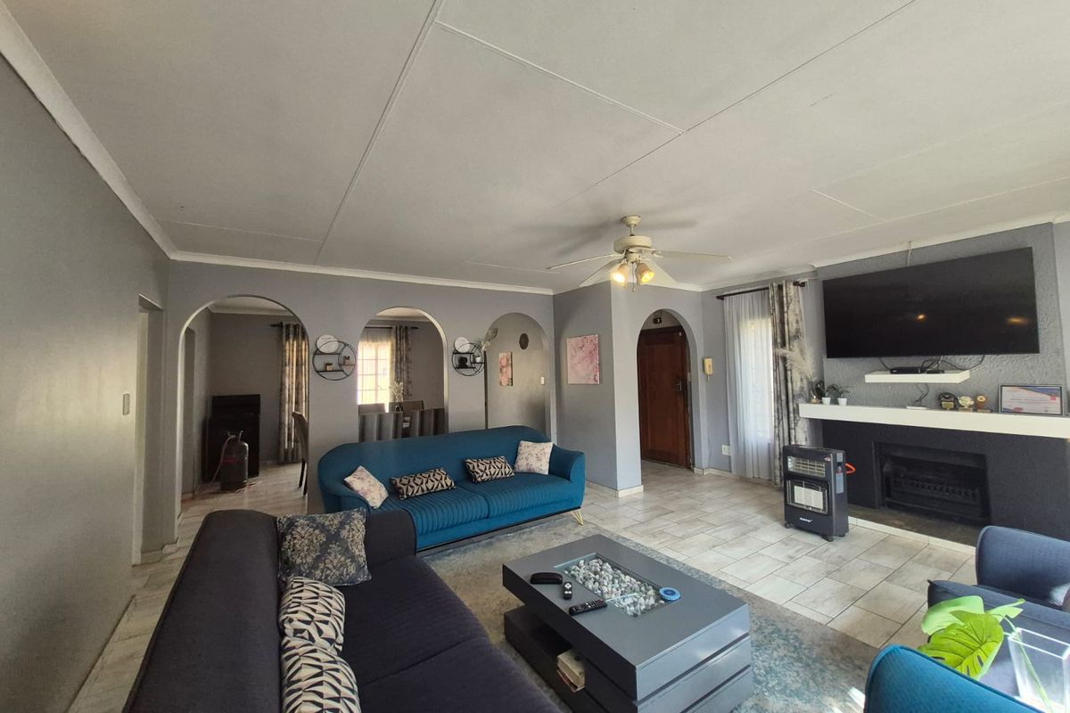 Four Bedrooms Family Home For  Sale In Evander! - Photo 5