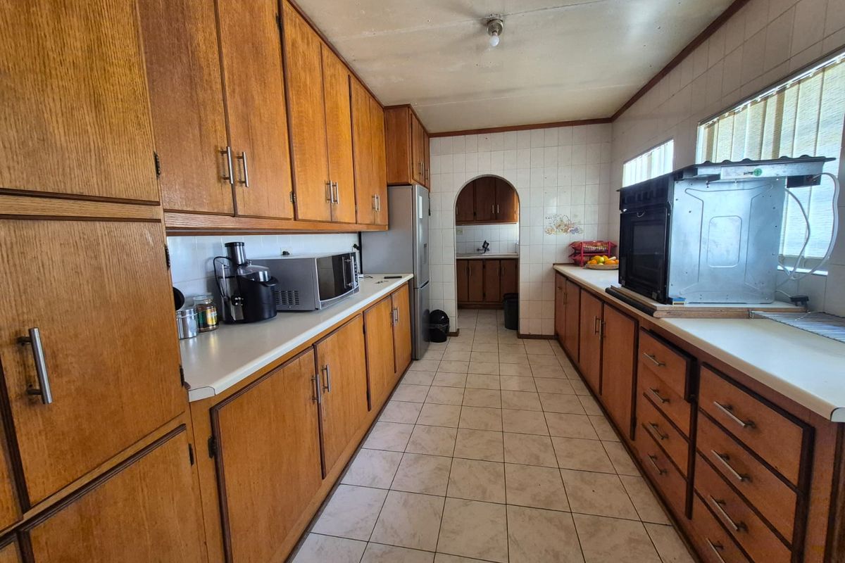 Four Bedrooms Family Home For  Sale In Evander! - Photo 3