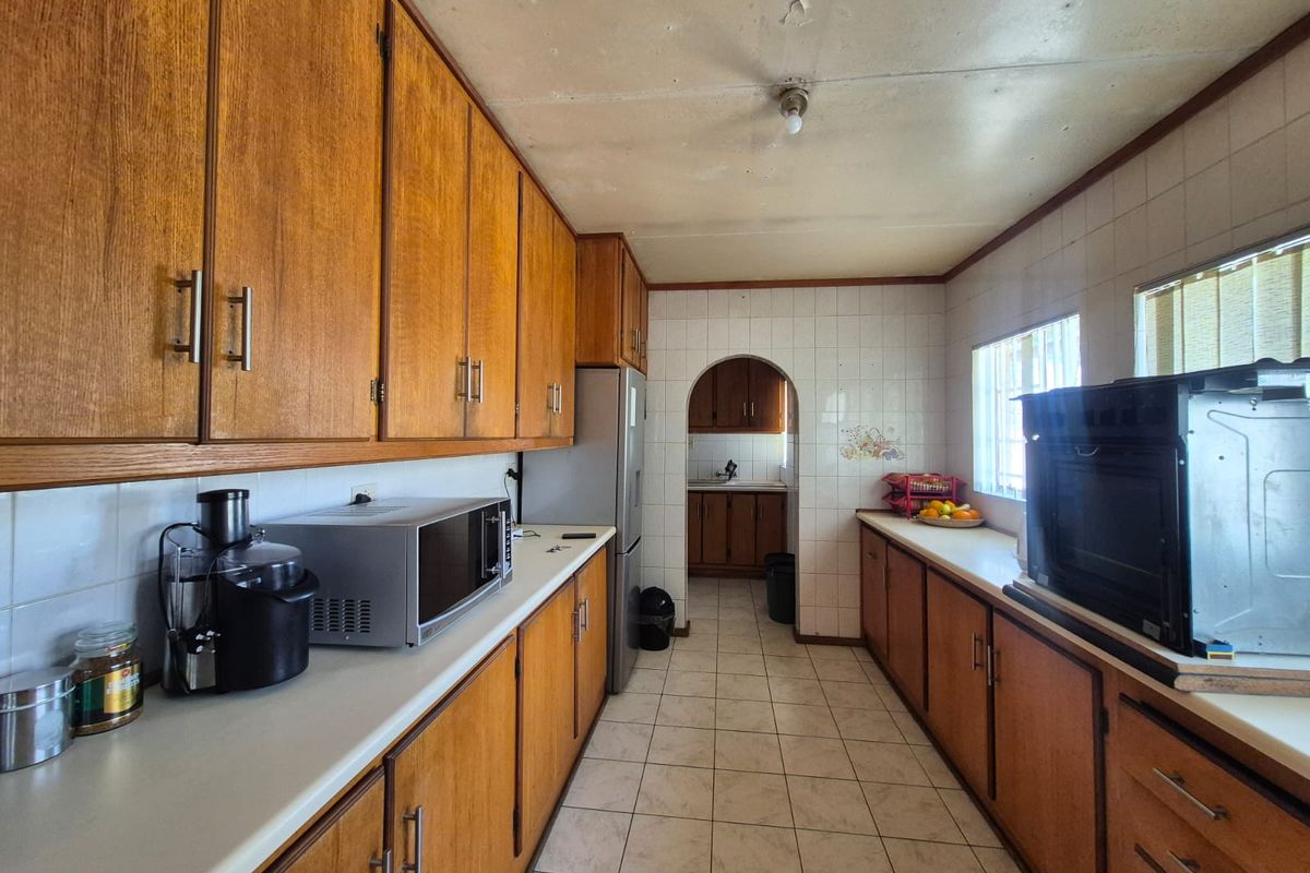 Four Bedrooms Family Home For  Sale In Evander! - Photo 2