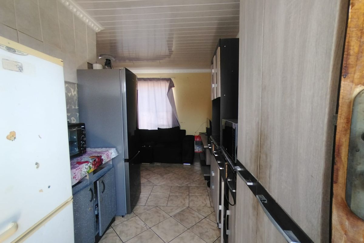 **Discover Your New Home in Boitekong Ext 3, Rustenburg!** - Photo 4