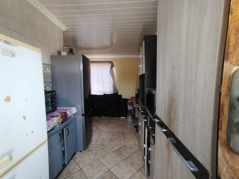 **Discover Your New Home in Boitekong Ext 3, Rustenburg!** - Photo 4