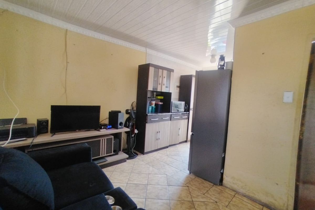 **Discover Your New Home in Boitekong Ext 3, Rustenburg!** - Photo 5