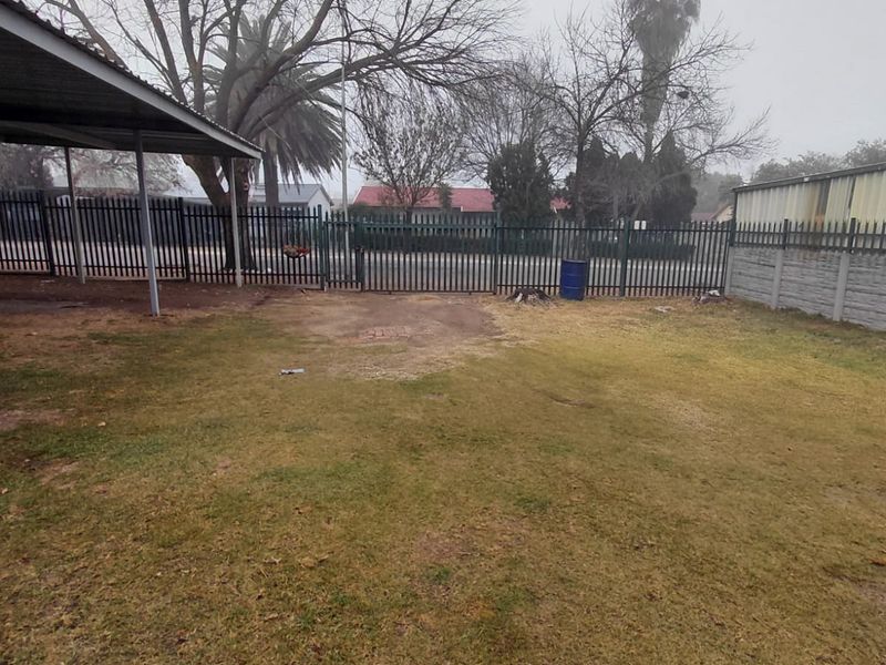 Spacious Home in a Great Area – Renovate & Reap the Rewards! - Photo 4