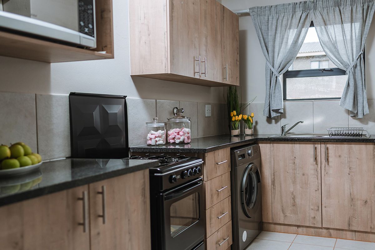 3 BEDROOM MORDEN SECTIONAL TITLE IN BRAKPAN KENLEAF.... - Photo 2