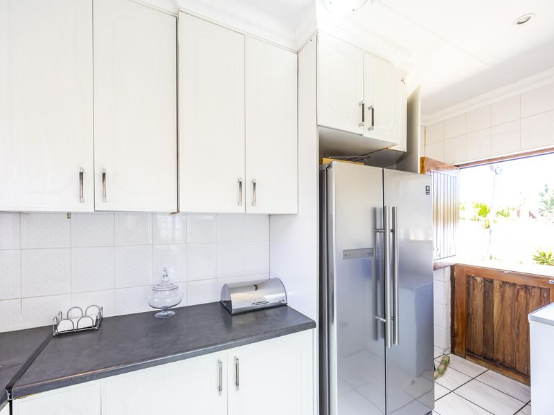 Charming Face brick Family Home in Abbotsford, East London - Photo 7