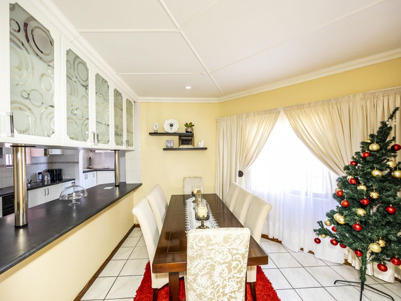 Charming Face brick Family Home in Abbotsford, East London - Photo 10