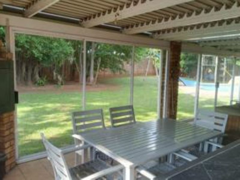 Spacious 5 bedroom family home, boomed off area fully secured with pool, entertainment area. - Photo 5