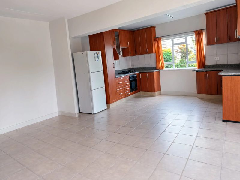 Spacious 2 Bedroom Garden Cottage with Private Entrance - Photo 6