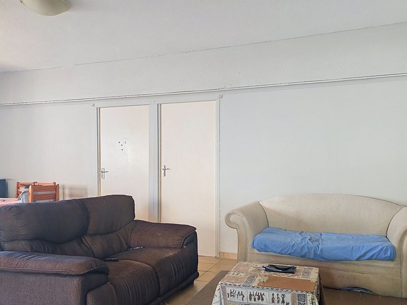 Spacious 2 Bedroom Garden Cottage with Private Entrance - Photo 7