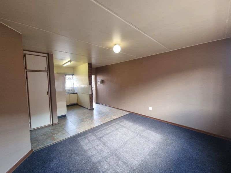 Neat & Well-Priced 2-Bedroom Flat for Sale in Trichardt - Photo 1