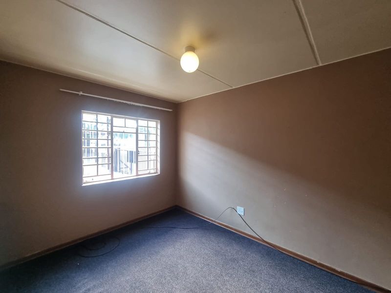 Neat & Well-Priced 2-Bedroom Flat for Sale in Trichardt - Photo 6