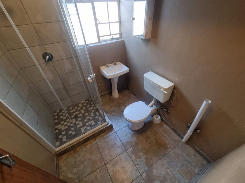 Neat & Well-Priced 2-Bedroom Flat for Sale in Trichardt - Photo 3