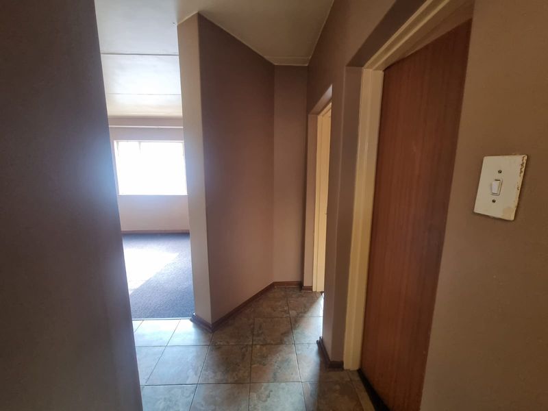 Neat & Well-Priced 2-Bedroom Flat for Sale in Trichardt - Photo 2