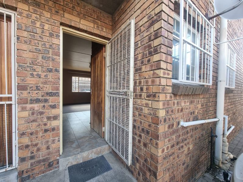 Neat & Well-Priced 2-Bedroom Flat for Sale in Trichardt - Photo 10