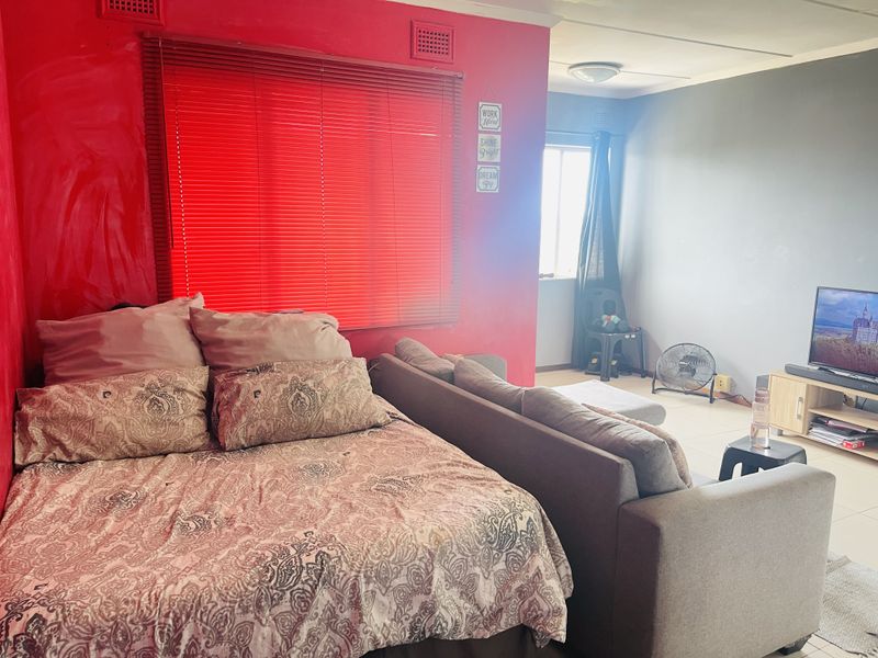 Spacious Bachelor Apartment perfect as a starter home or rental investment. - Photo 9