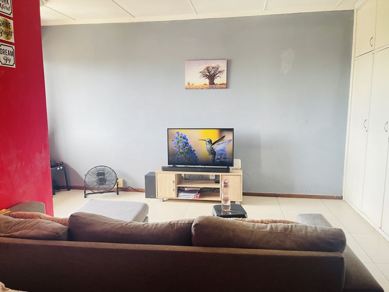 Spacious Bachelor Apartment perfect as a starter home or rental investment. - Photo 8