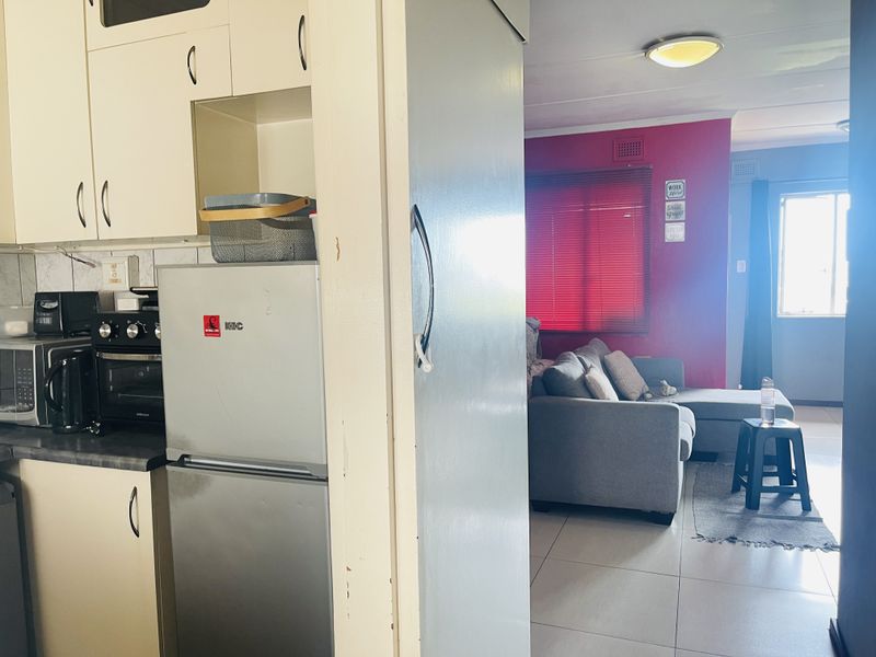 Spacious Bachelor Apartment perfect as a starter home or rental investment. - Photo 7