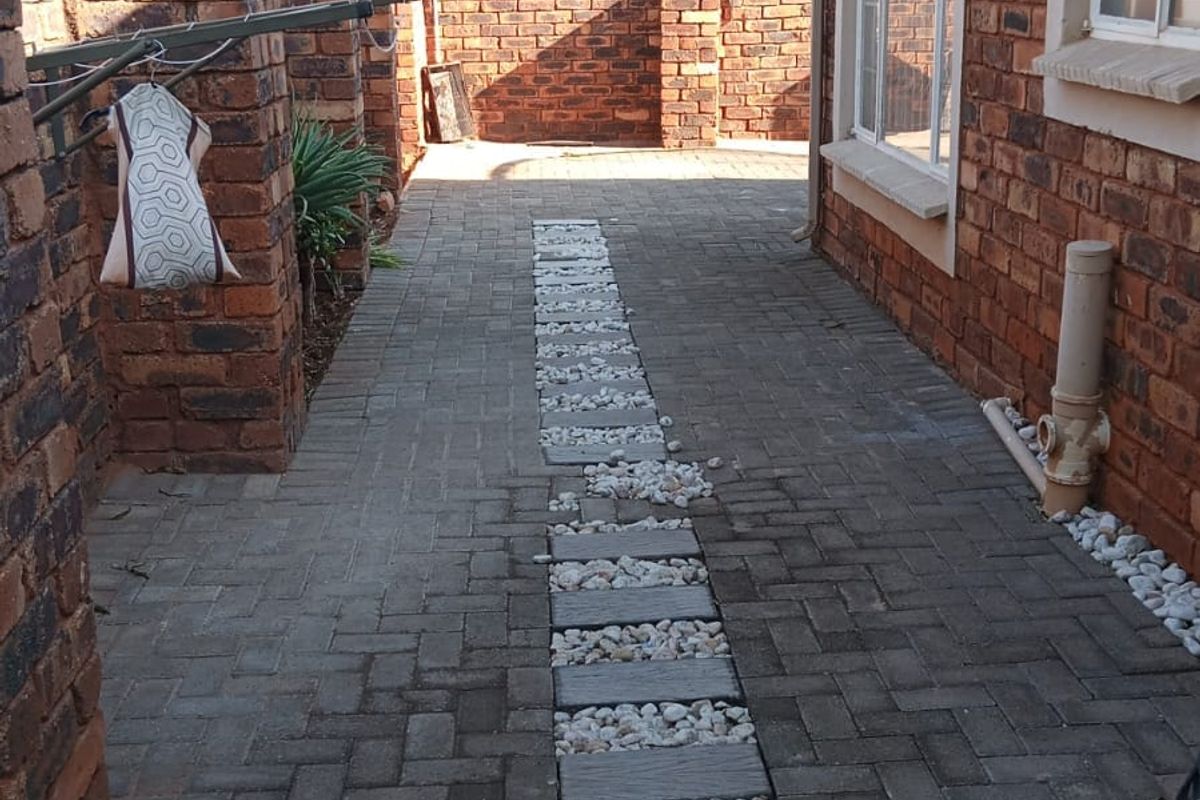 Charming  3 bedroom house for  sale in The Orchards!!! - Photo 3