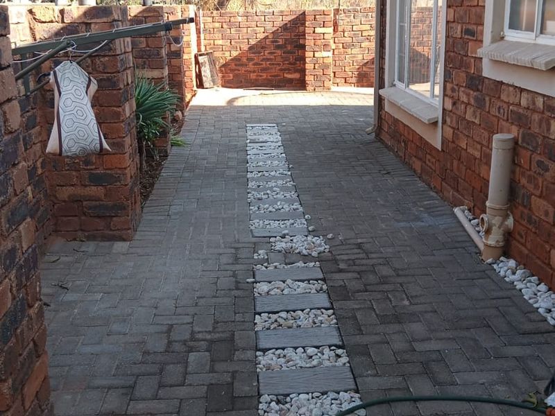 Charming  3 bedroom house for  sale in The Orchards!!! - Photo 3