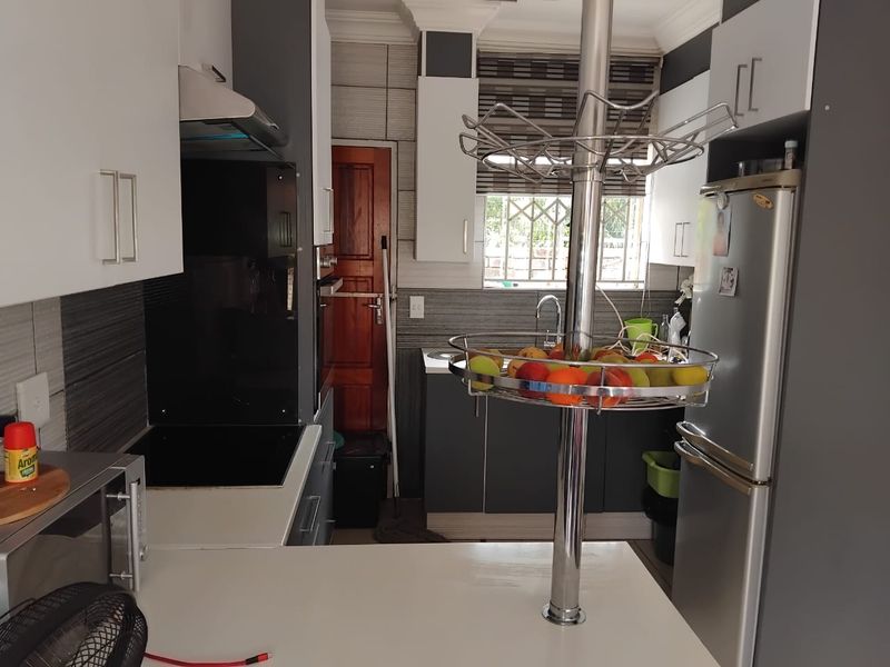 Charming  3 bedroom house for  sale in The Orchards!!! - Photo 5