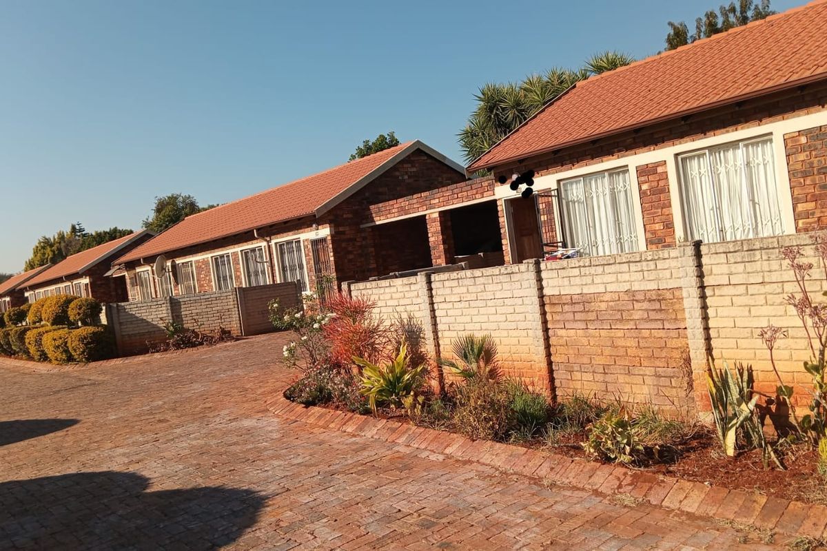 Charming  3 bedroom house for  sale in The Orchards!!! - Photo 2