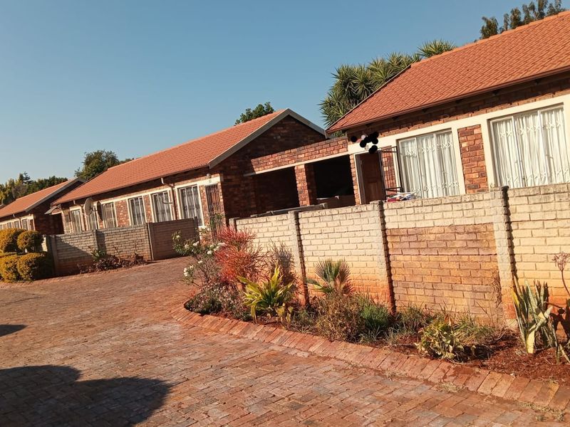 Charming  3 bedroom house for  sale in The Orchards!!! - Photo 2