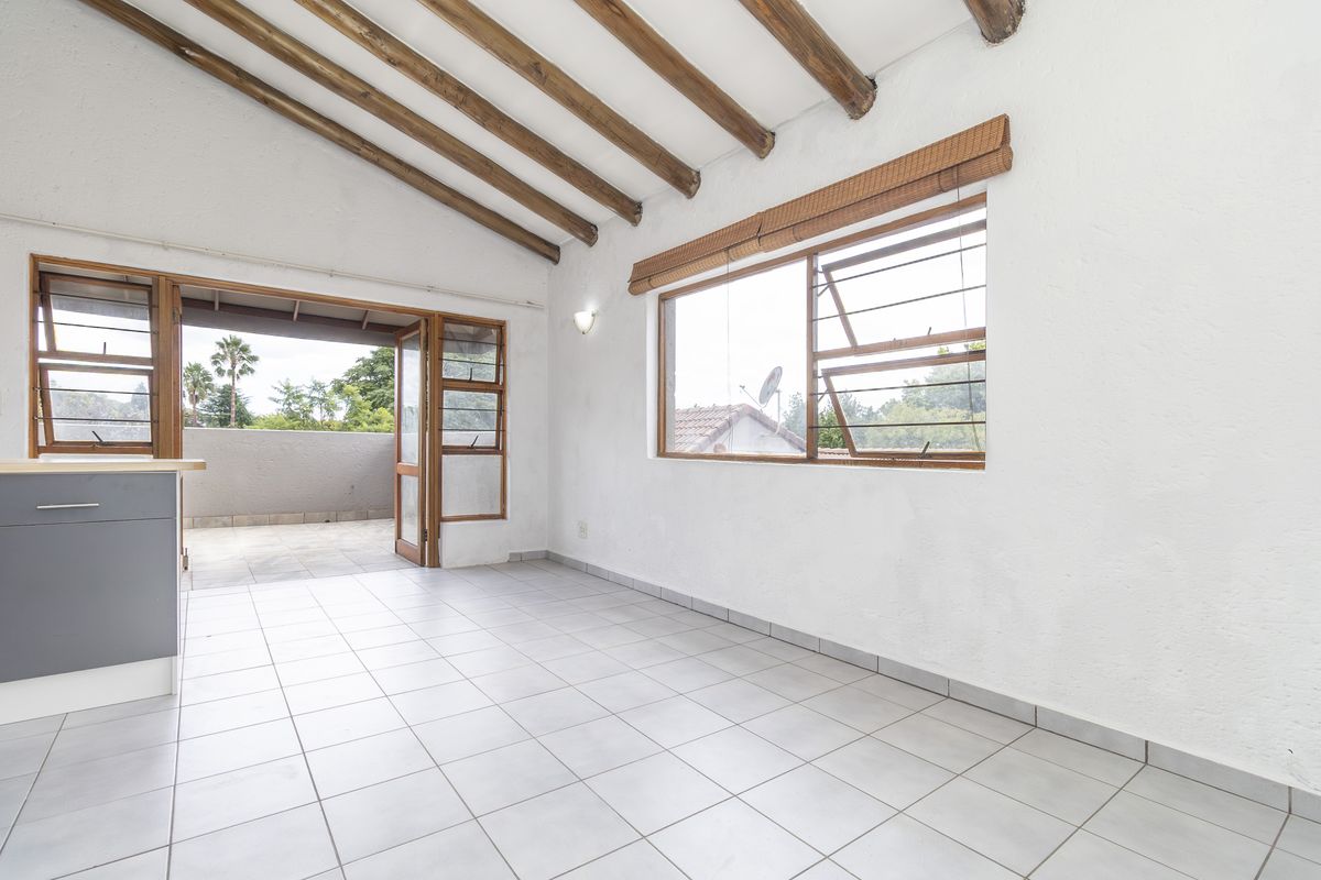 Stylish 1-bedroom apartment in Paulshof, Sandton, offering modern living with convenience and comfor - Photo 2