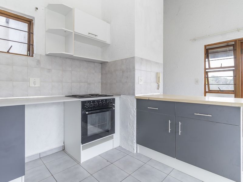 Stylish 1-bedroom apartment in Paulshof, Sandton, offering modern living with convenience and comfor - Photo 10