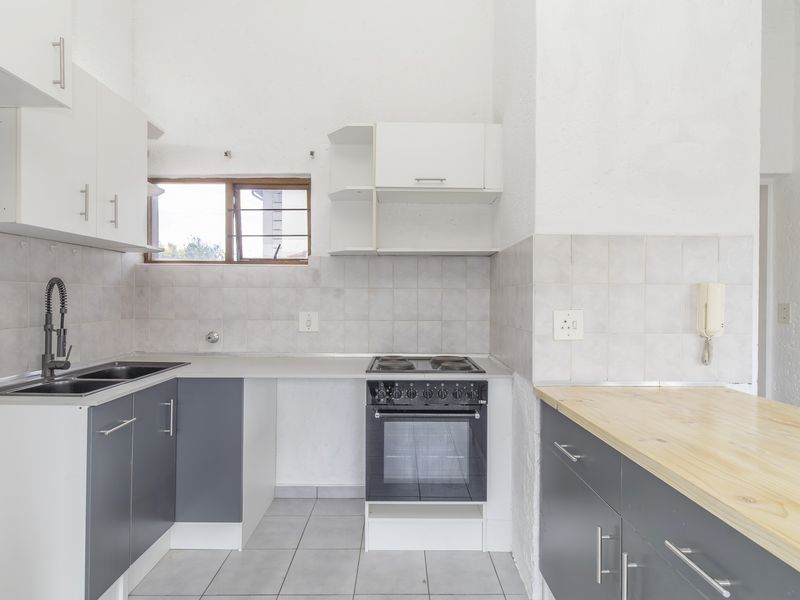 Stylish 1-bedroom apartment in Paulshof, Sandton, offering modern living with convenience and comfor - Photo 9