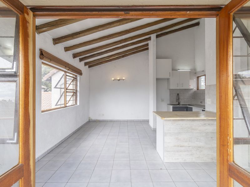 Stylish 1-bedroom apartment in Paulshof, Sandton, offering modern living with convenience and comfor - Photo 6