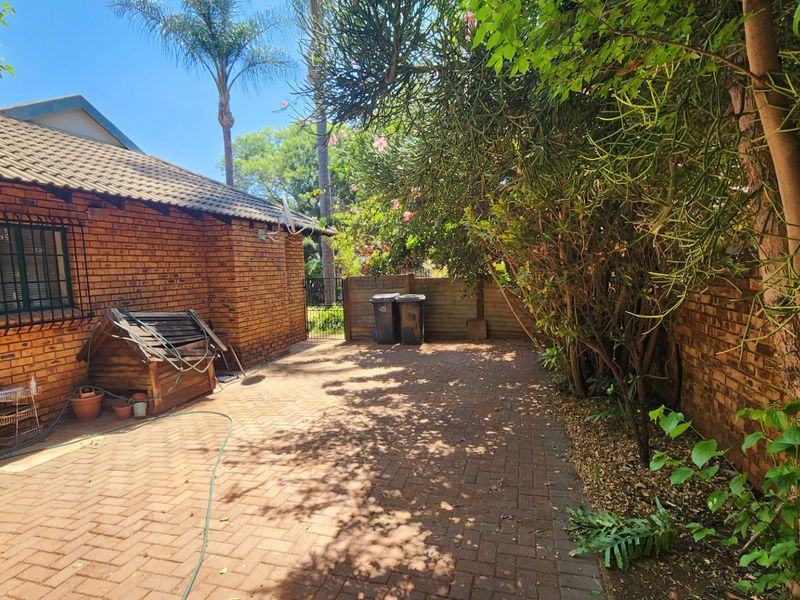 Comfortable 3 Bedroom Family Home in Doornpoort. - Photo 3